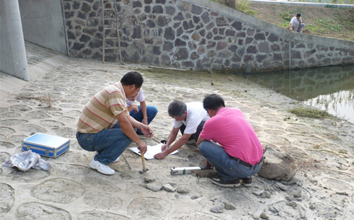 精準(zhǔn)把脈、全面“體檢”,深入細(xì)致開展環(huán)保督察工作(圖1) 4d62a_副本.jpg