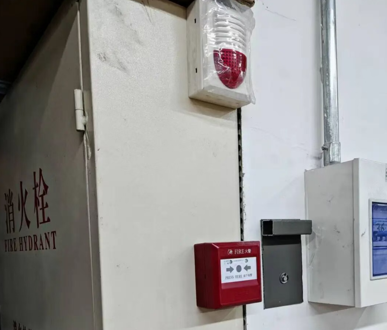 手動報警按鈕和聲光警報器可以固定安裝在消火栓箱的側面嗎?